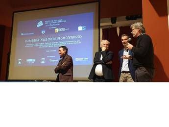 La Fondazione Istituto Italiano per il calcestruzzo assieme alla Regione Autonoma della Val d'Aosta per la Durabilità delle opere in calcestruzzo La Fondazione Istituto Italiano per il calcestruzzo assieme alla Regione Autonoma della Val d'Aosta per la Durabilità delle opere in calcestruzzo